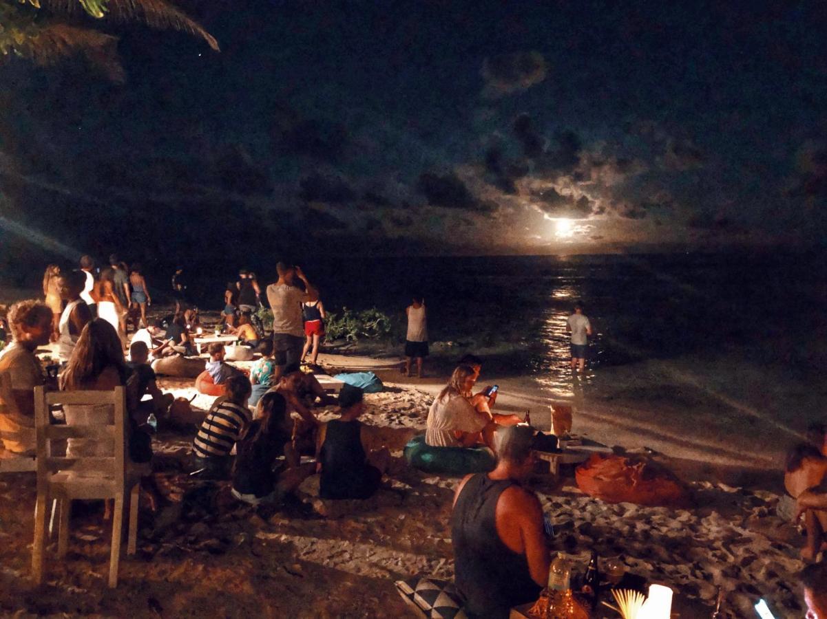 White Banana Beach Club General Luna  Extérieur photo